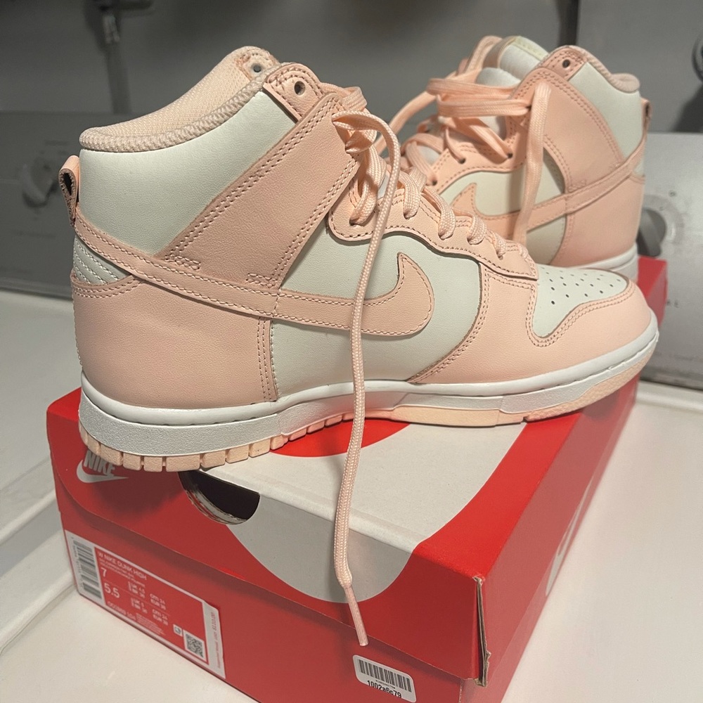 Women’s Nike dunk high- only worn once